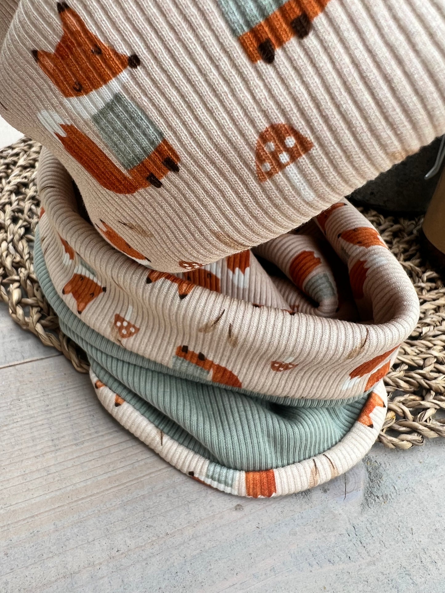 Set Hipsterbeanie und Loop Rippenjersey