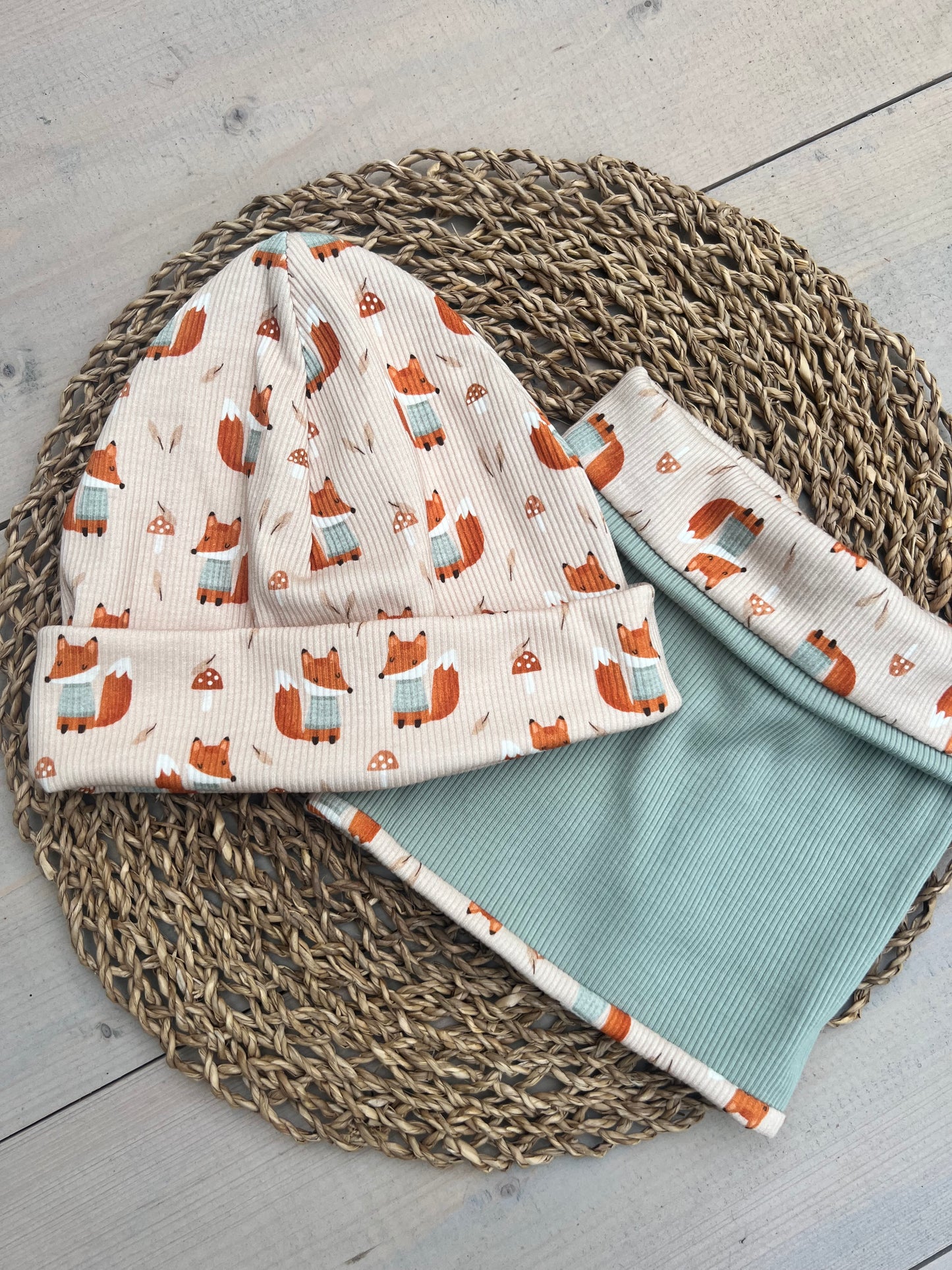 Set Hipsterbeanie und Loop Rippenjersey