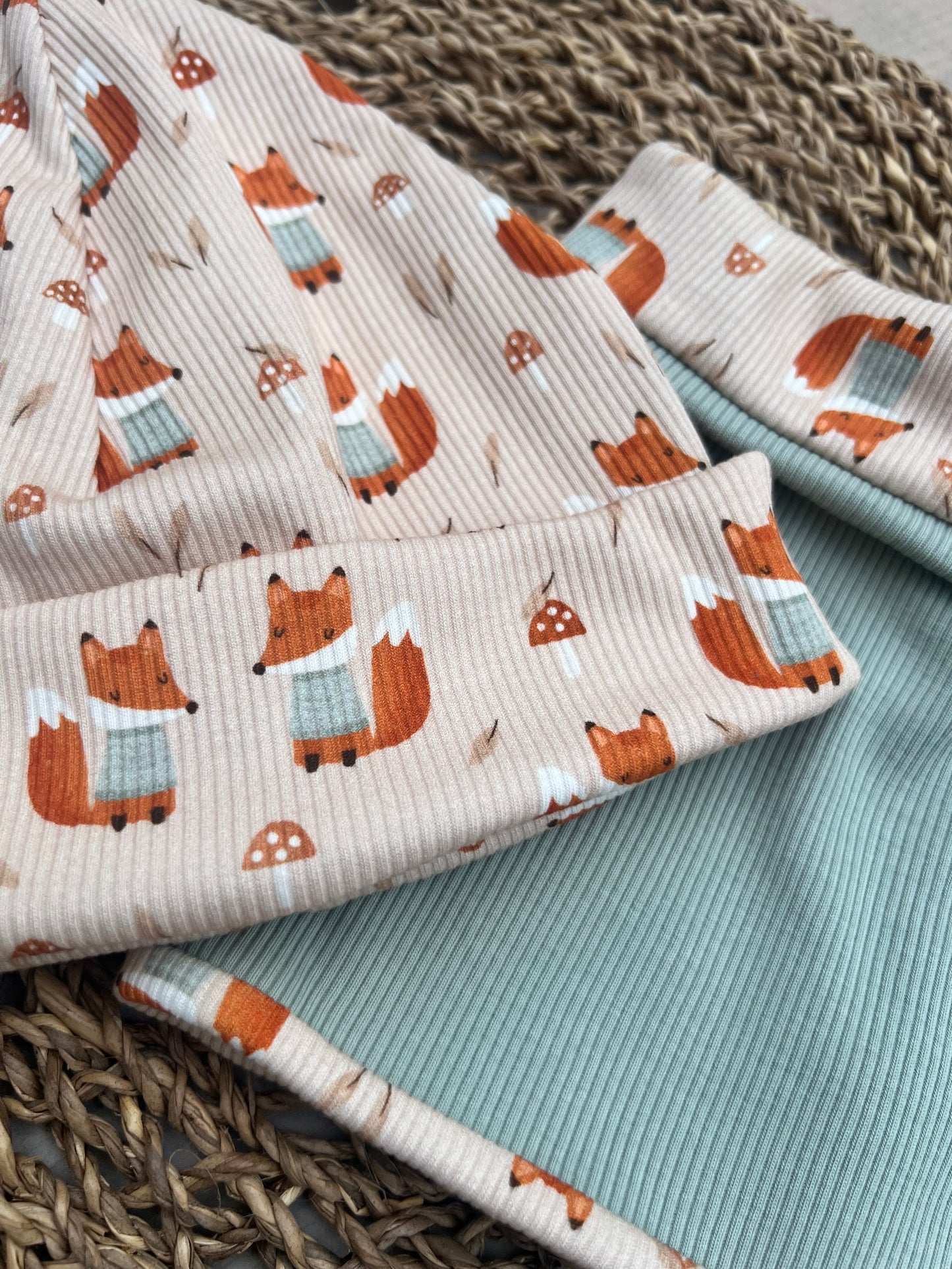 Set Hipsterbeanie und Loop Rippenjersey