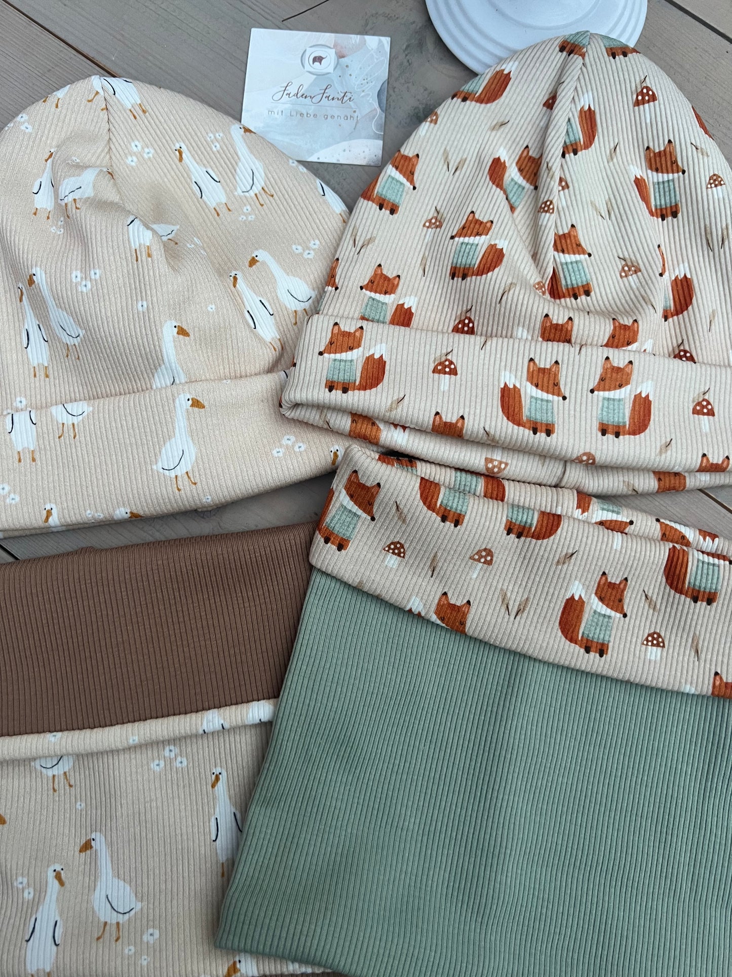 Set Hipsterbeanie und Loop Rippenjersey