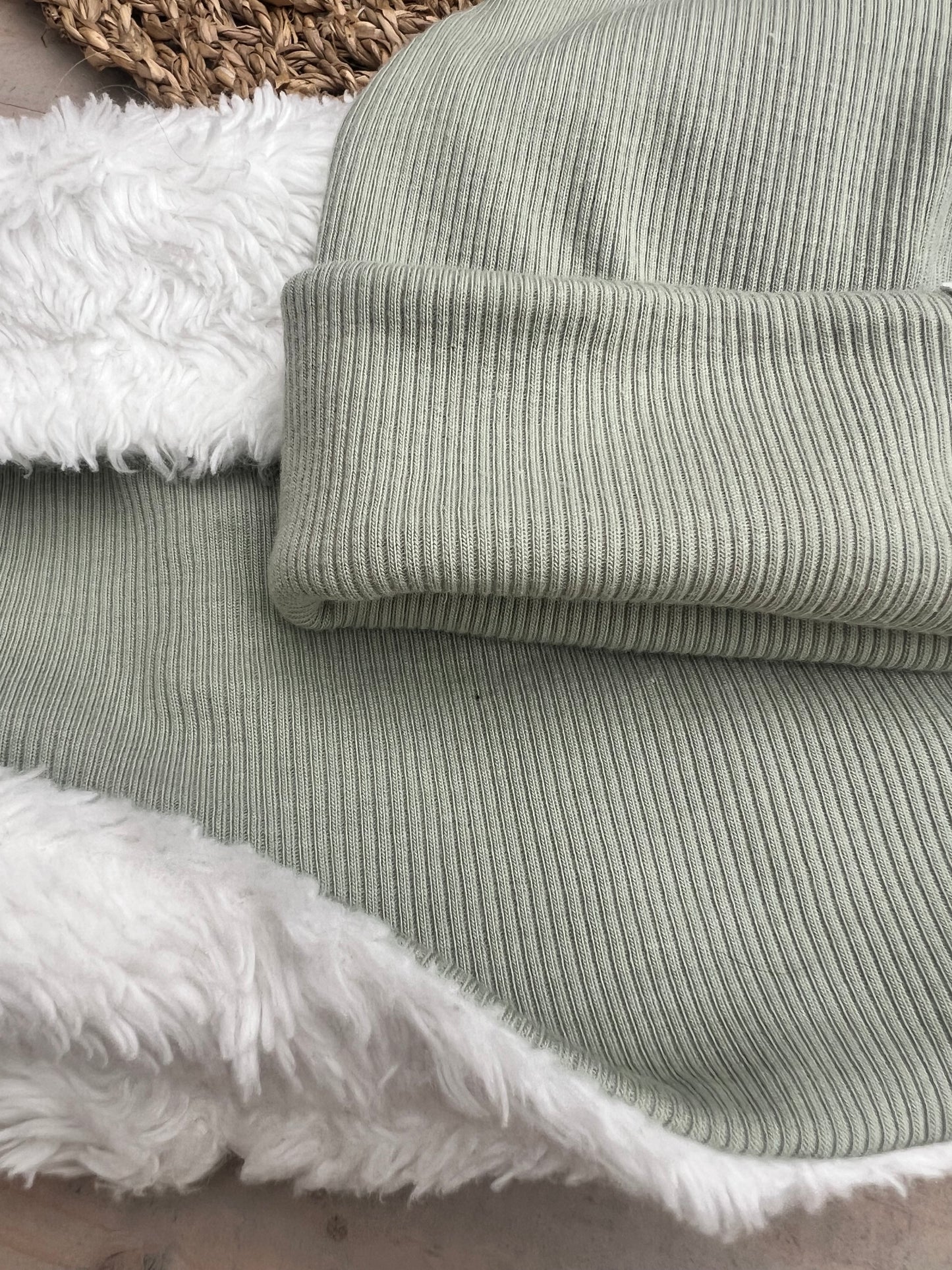 Set Hipsterbeanie und Loop Rippenjersey