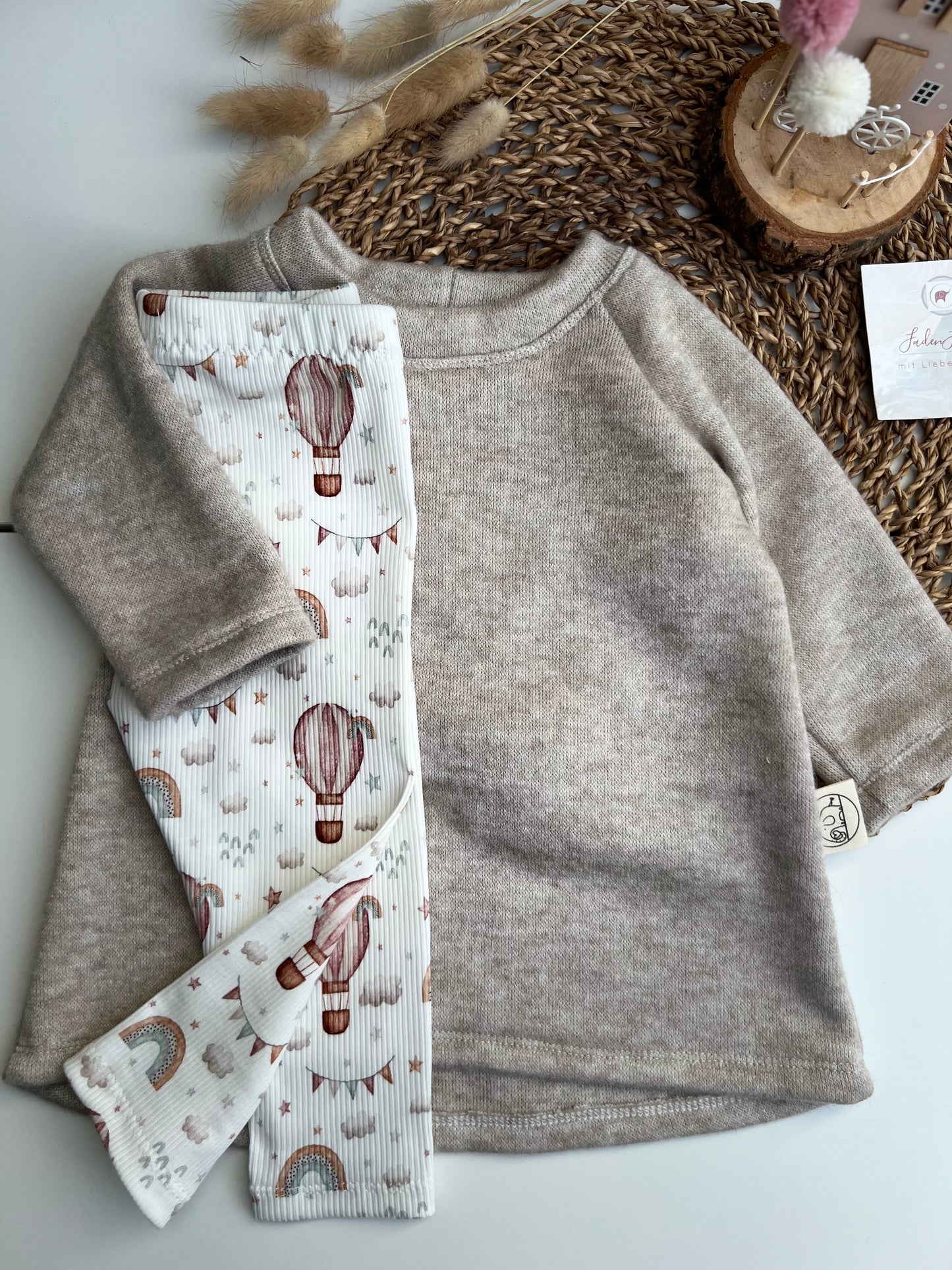 Schmale Leggins aus Ribjersey