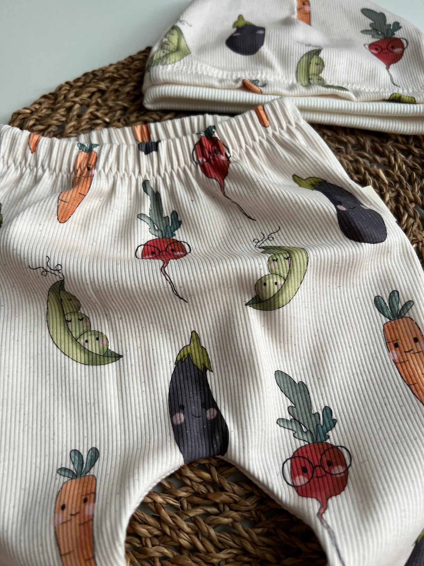 Haremshose und Mütze " Gemüsegarten"