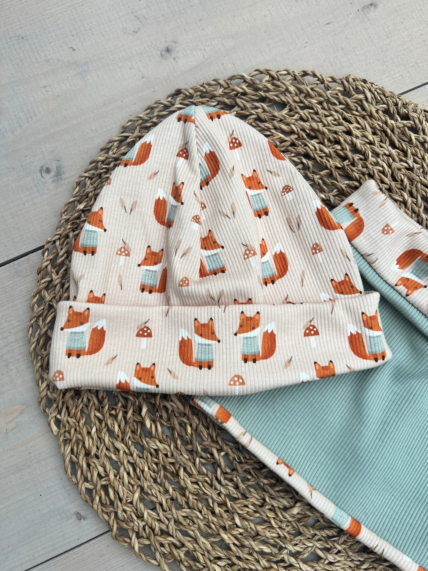 Set Hipsterbeanie und Loop Rippenjersey